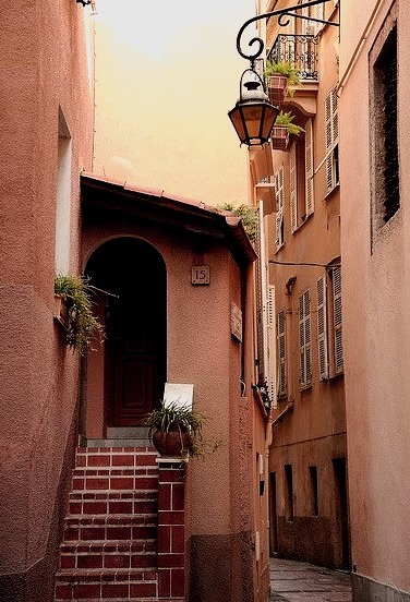 Narrow side street in the old part of Monaco-Ville