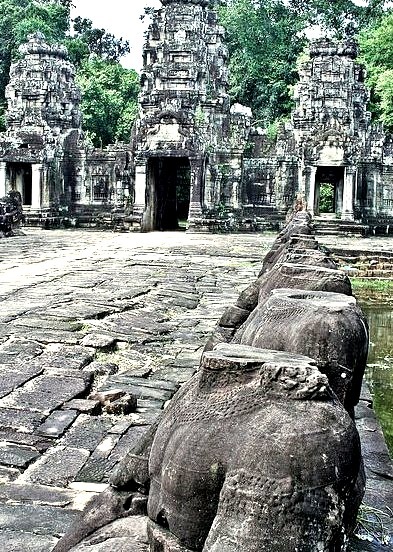The headless guards of Preah Khan, Angkor / Cambodia